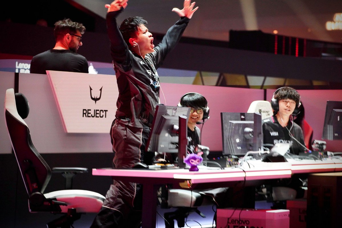 esports_REJECT's tweet photo. Champions!!!!

#EWC26 #RCWIN https://t.co/p3MW03B0uJ