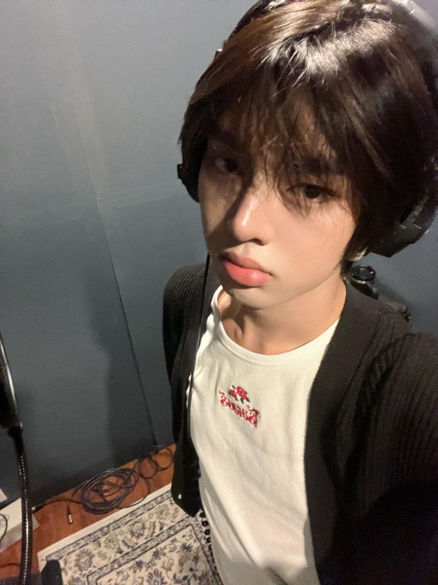 ottoottoo_'s tweet photo. เจอใครก็ไม่รู้มาอัดเพลงพร้อมกัน หล่อดี เลยแอบถ่ายพี่เค้ามาง่ะะ👉🏻👈🏻 
#ottoottoo https://t.co/b7c7qORqyJ