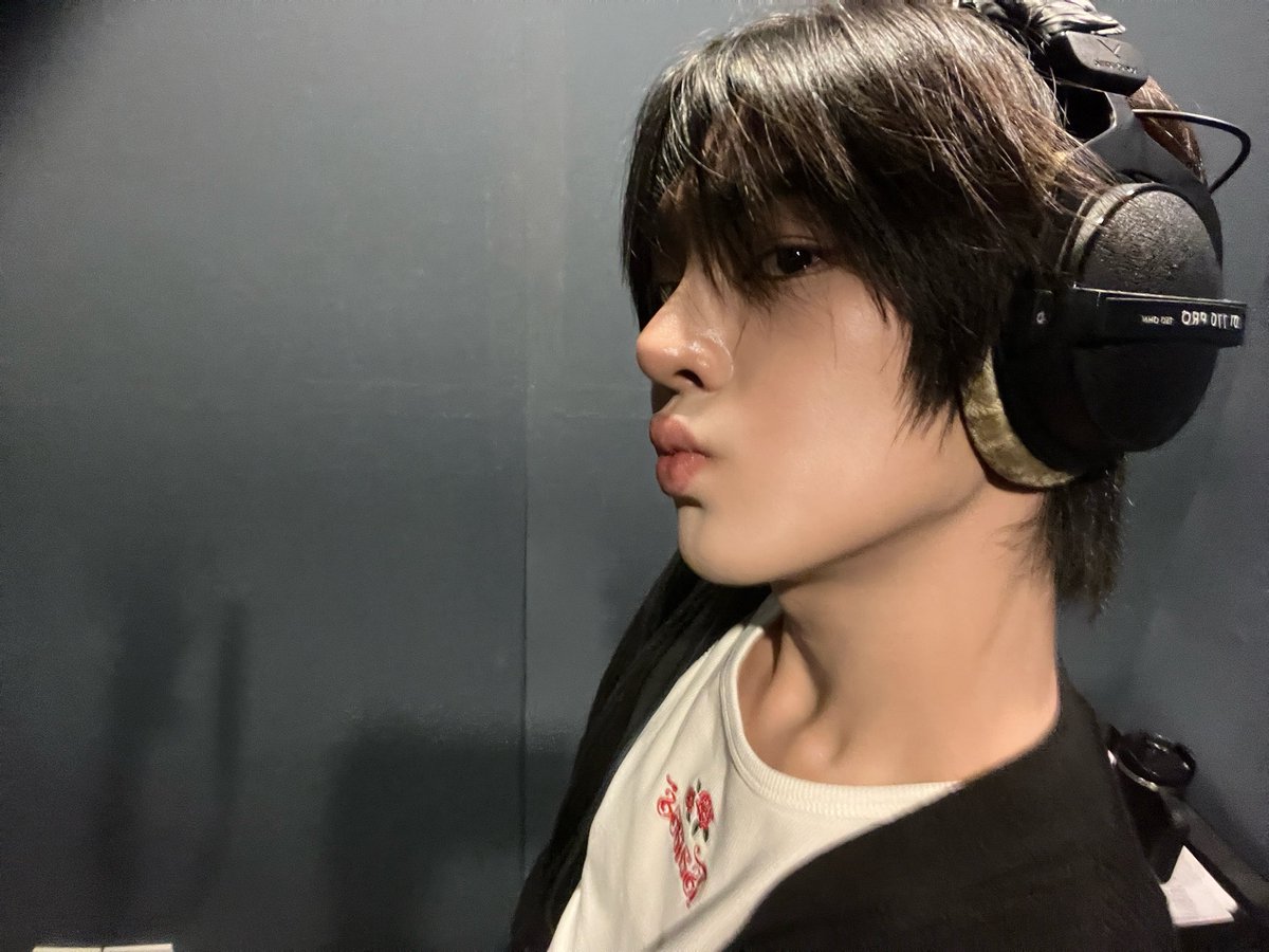ottoottoo_'s tweet photo. เจอใครก็ไม่รู้มาอัดเพลงพร้อมกัน หล่อดี เลยแอบถ่ายพี่เค้ามาง่ะะ👉🏻👈🏻 
#ottoottoo https://t.co/b7c7qORqyJ