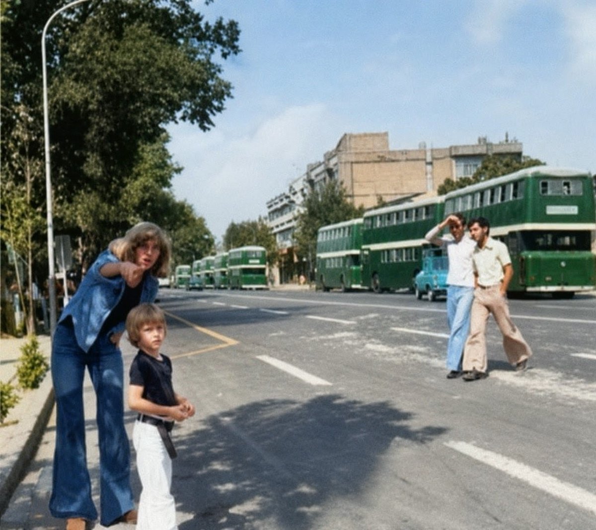 Pahlavism666666's tweet photo. Iran Tehran 1970's✨ Abbas Abad Street https://t.co/5jb0iSPg7q