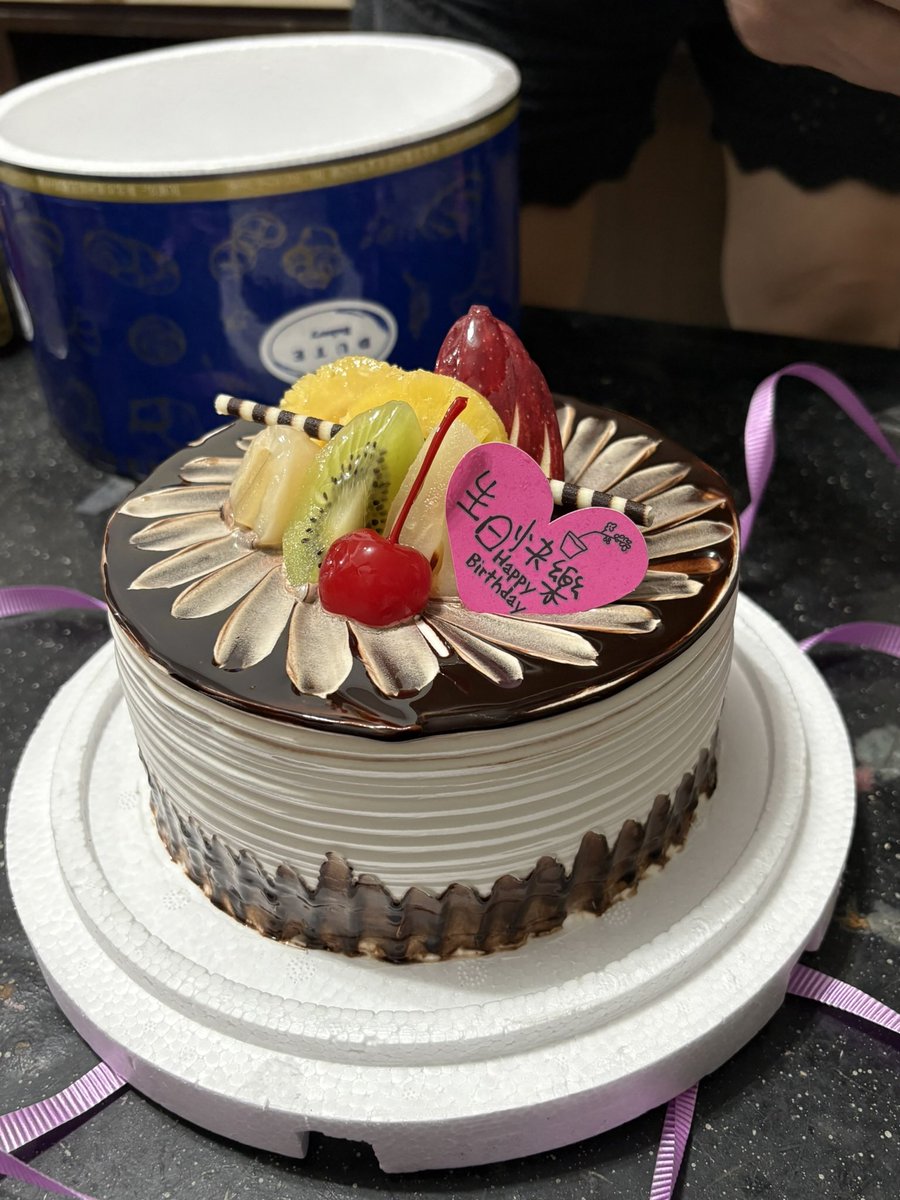 Zhengze0709's tweet photo. 大家安安 首先恭喜我自己18歲了🎂 
在這裡也想說說我在17歲的心得
17歲發生了好多我從沒想過的事情 
人生第一個快打旋風比賽冠軍 
再去了一次evojp 在這過程中也許多人幫助了我 不管是給我設備 還是在我有解惑的問題中 給我的解答 我都很感謝你們😊🫰🏻
接下來的我會更厲害 會更加努力練習的
謝謝你們😊 https://t.co/Ksokye28iB