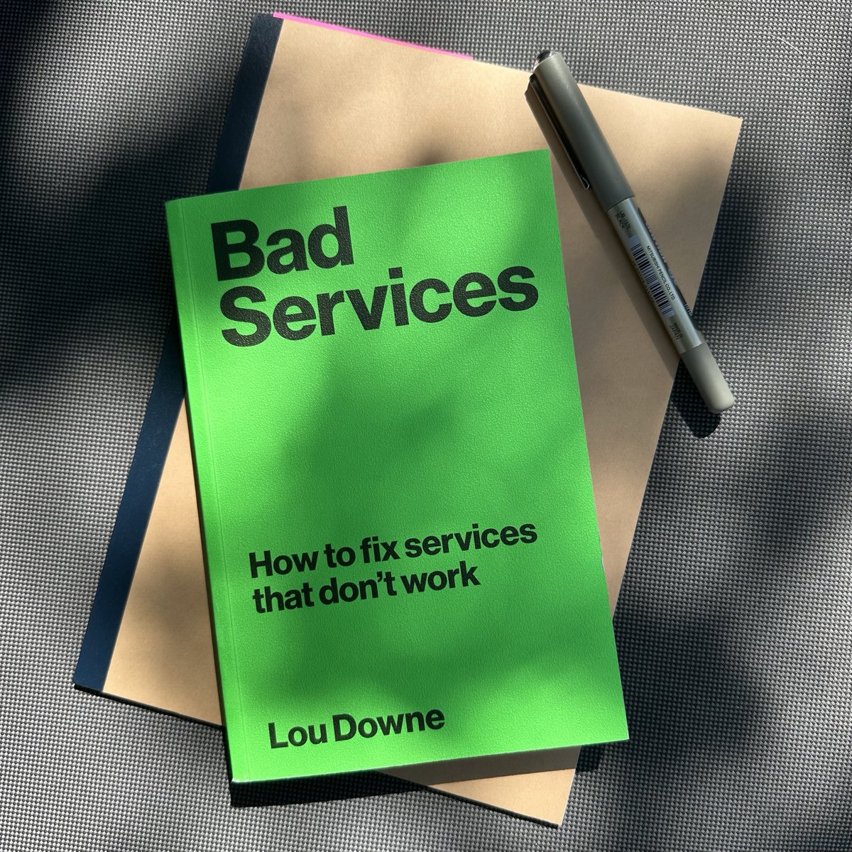 simonwhatley's tweet photo. Something to read under the shade of a tree... Bad Services by @LouDowne 💚
#BadServices #ServiceDesign https://t.co/wctmZmeYd6