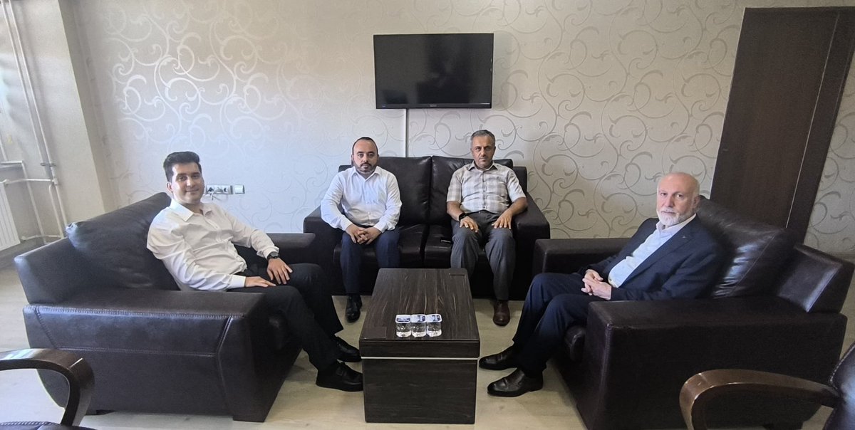 bartinmuftulugu's tweet photo. İl Müftüsü Ömer Keskin, Pülümür Kaymakamlığından Bartın Vali Yardımcılığı görevine atanan Mehmet Anıl Çolak’ı makamında ziyaret ederek hayırlı olsun dileklerini iletti. Ziyarette, yeni görevinin hayırlı olması temennisinde bulunuldu. @omerkeskin02 https://t.co/G3Kbu5bEsU