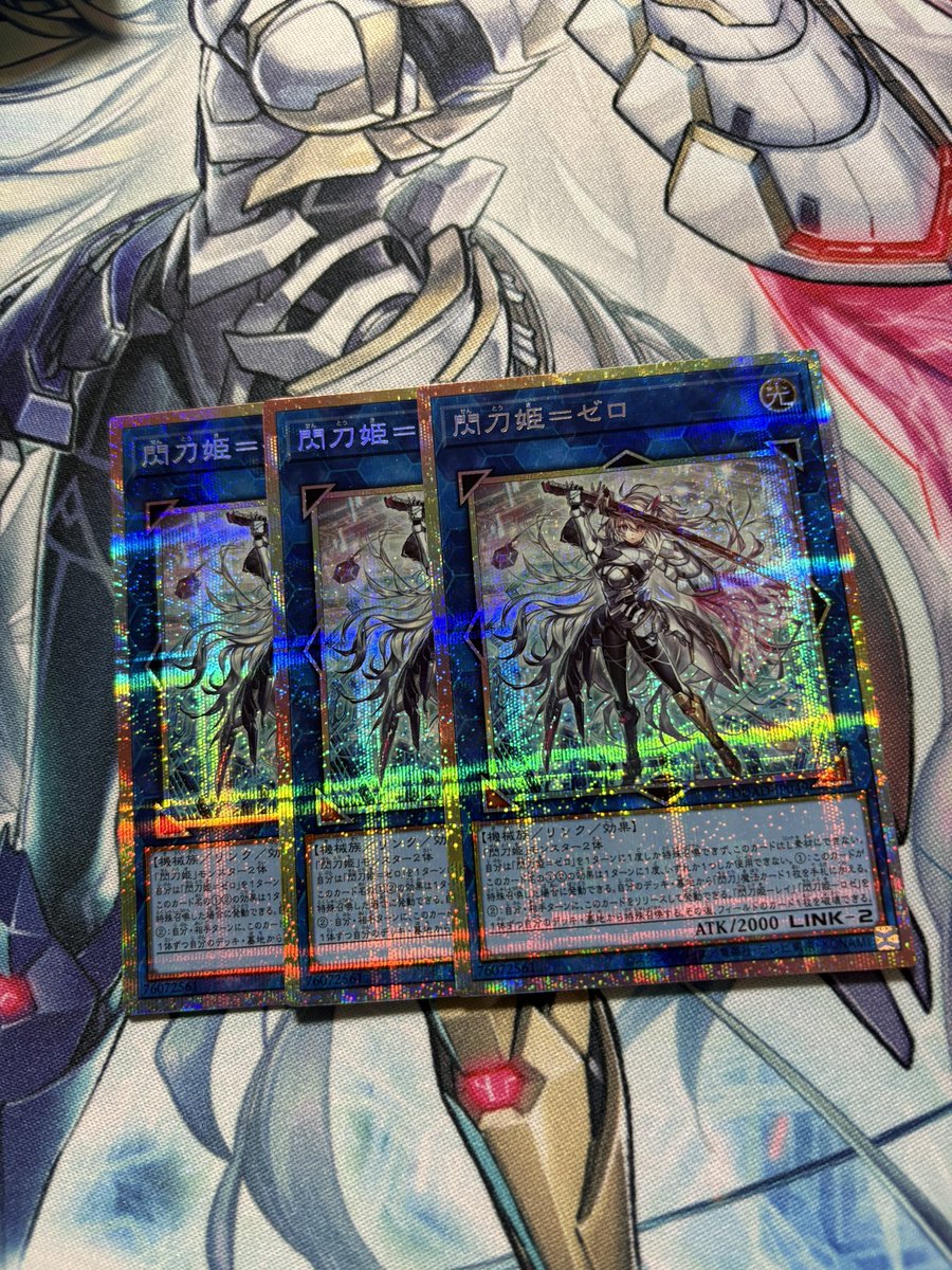 ckz0016's tweet photo. ゼロ3枚目座標一致で閃刀姫のエクストラのハイレア化終わり
通算5枚目で揃った！
縦は1枚だけ0.5ミリくらいずれとるけど誤差やしカガリ絵違いも縦はそんな感じ！
メインはSLF型番シク統一座標一致👍 https://t.co/6BOiKrU72o