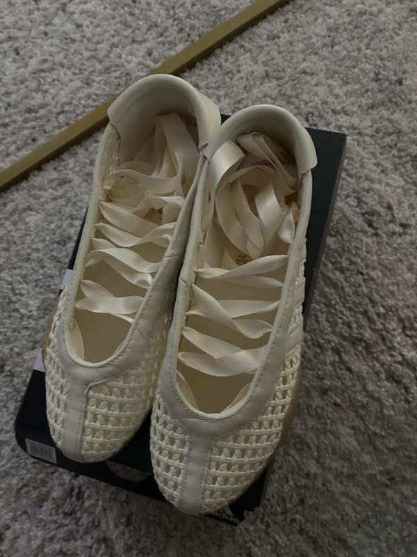 mslavix's tweet photo. I loveee a soft cutesy look, adidas snapped w these😚🤏🏽 https://t.co/wYHAZ31KT6