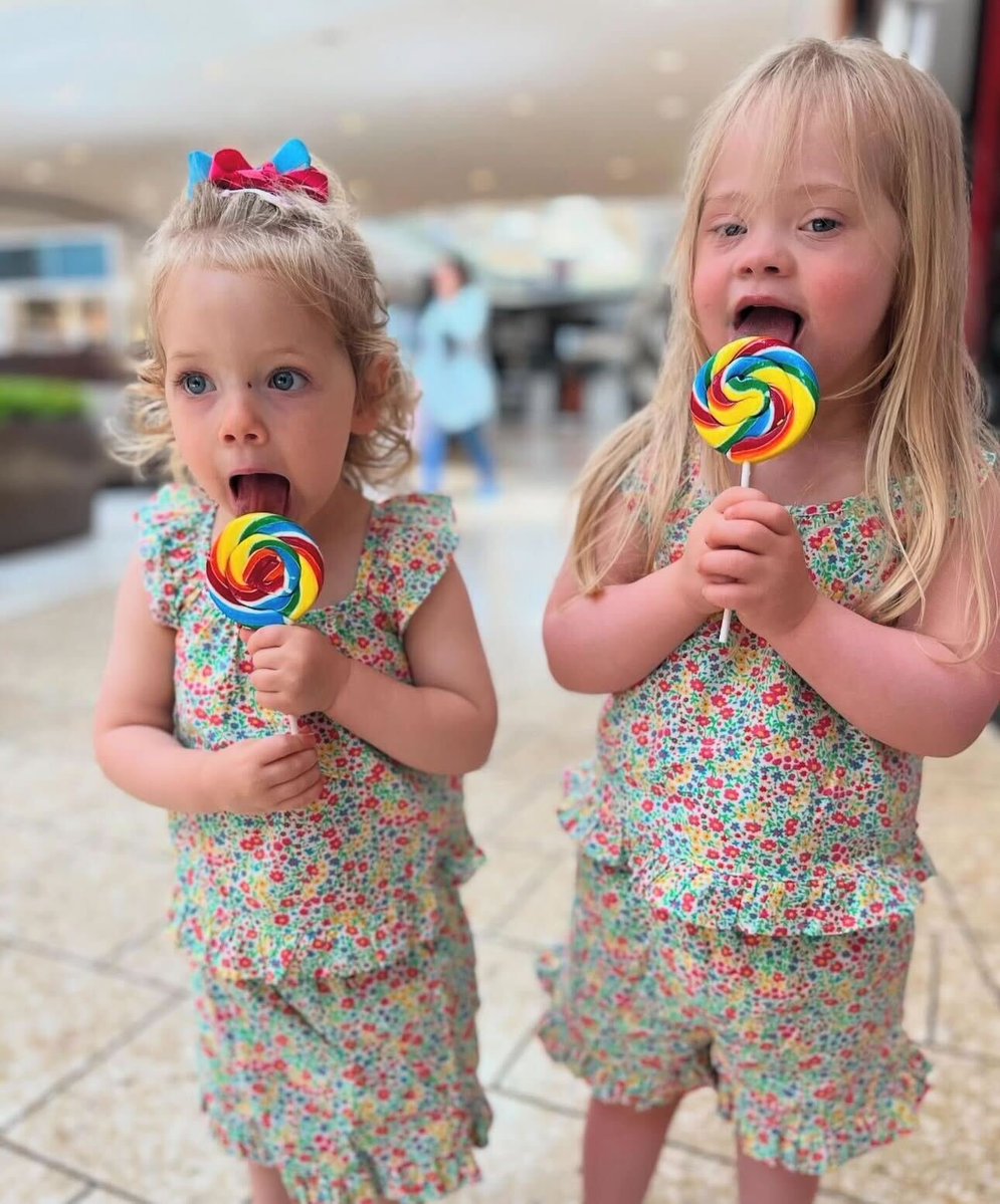 GDSFoundation's tweet photo. 🎉🎂 Happy 5th Birthday to our #GLOBALAmbassador Isla!! 💙 Isla is pure joy—a “joy bomb” who lights up every room with her energy and cheerful “Hi!” 💛 She’s a little bookworm, full of love, strength & resilience. Help us wish her a happy birthday! 🎈💖 https://t.co/Tro84ajSZQ https://t.co/KvlW44FI30