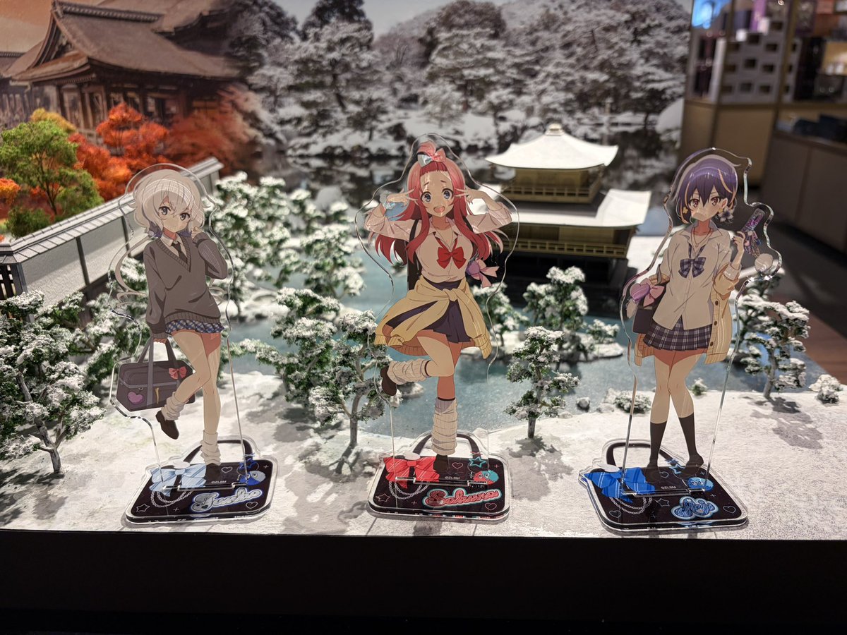 続いては源さくら＆水野愛＆紺野純子の平成ギャルアクリルスタンドです