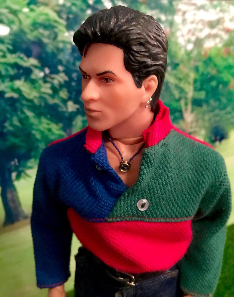 breakfreeofbox's tweet photo. Thanks for reminding us! Nothing more fun than taking a break from a difficult day and knowing that @iamsrk #Shahrukh has provided a remedy with forever-fave-films like #Chamatkar. Here's to #34YearsofChamatkar! Enjoy my #SRK doll tributes, with love and hope from L.A. 🌴❤️🌎
#Celebrating34YearsofChamatkar