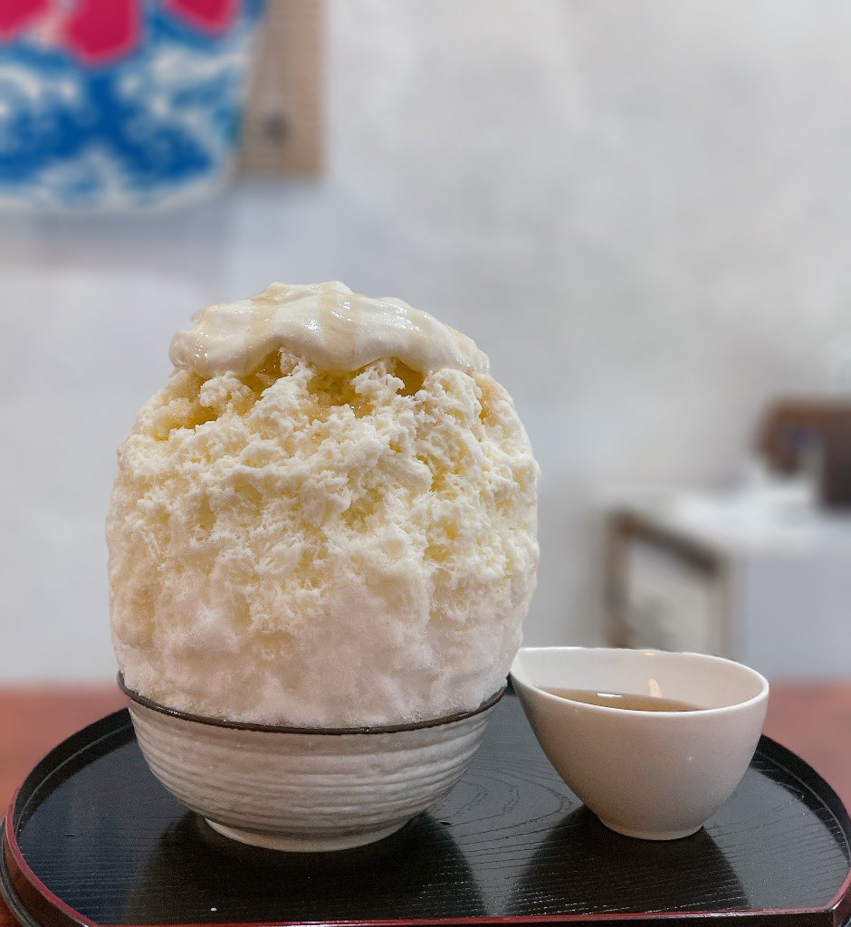 eri0101's tweet photo. 両国＊こひる庵

「Oh‼︎TOFU」
※通常氷少なめ
※はちみた増量

豆腐の優しい風味に
蜂蜜みたらしいのいいあまじょっぱさで、
増量したから底の豆腐にもかけて、
ずっとあまじょっぱで美味しい☺️
柚子味噌の塩気と爽やかさが
いいバランス🍀
#かき氷 https://t.co/icgJtV0UA0
