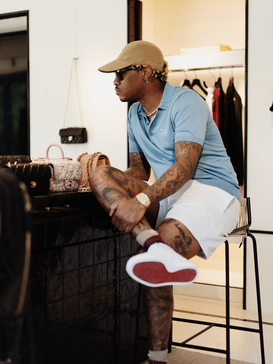 Kurrco's tweet photo. Future shares another teaser for his new album 'The Real Me' 🦅

"When you first make your first million dollars, you supposed to have a f*cking mentor, you damn near supposed to have a psychiatrist, you're supposed to have a financial advisor..."