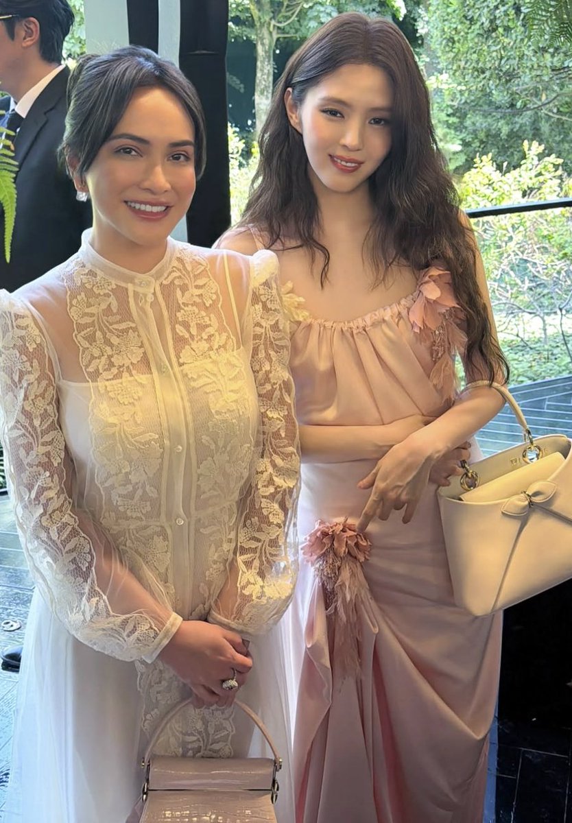 insidefolkative's tweet photo. Potret Shandy Aulia bertemu dengan: 

Anna Wintour ✅
Han So Hee ✅
Priyanka Chopra ✅ https://t.co/pdN8ehR6oB