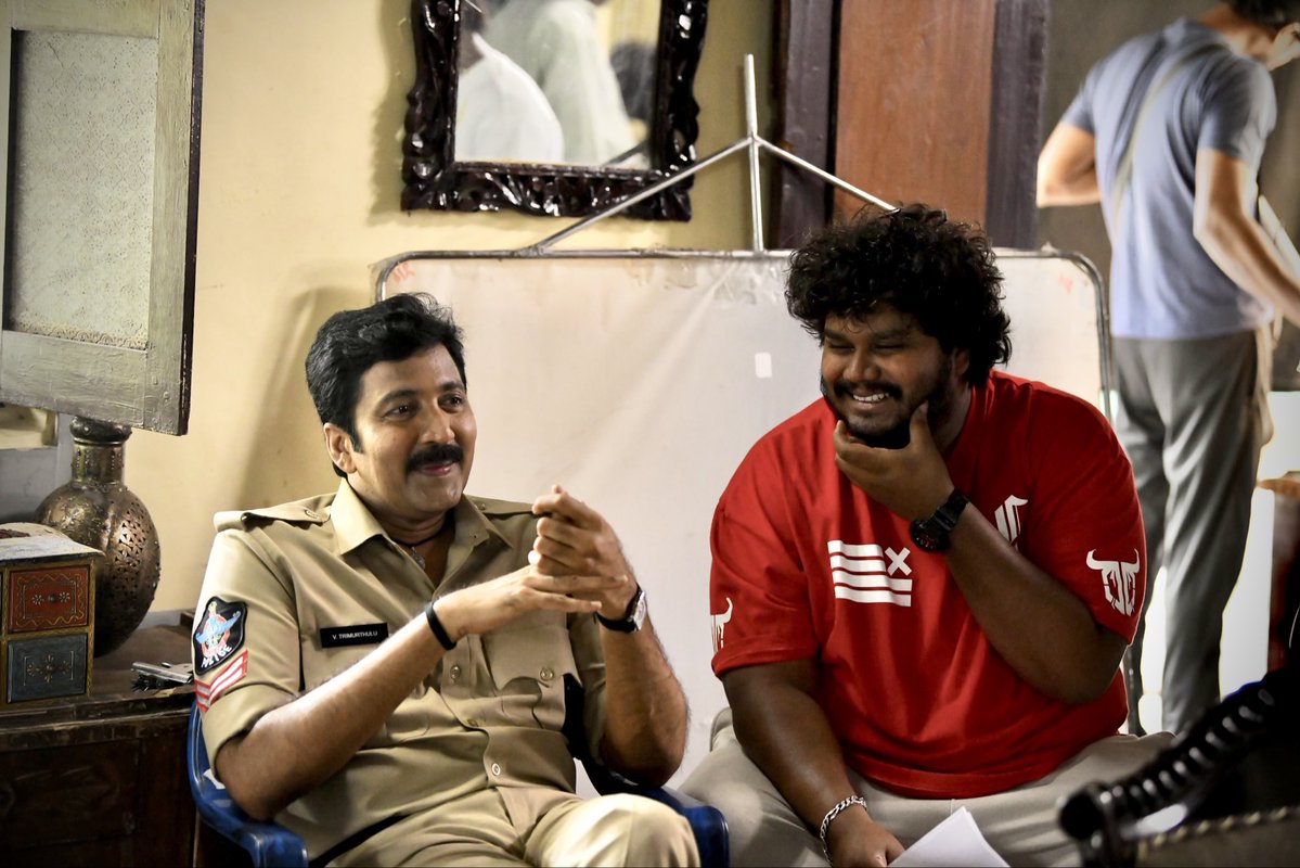 MeeKamalTeja's tweet photo. With my Trimurthulu, it’s always fun and laughter. ❤️
Every moment with Vadde Naveen Sir is priceless—memories I’ll cherish and protect in the safest corner of my heart forever.
@vaddenaveen @vaddecreations
#vaddenaveen #onsets #kamaltejanarla #rashisingh https://t.co/c4jMsKzm4b