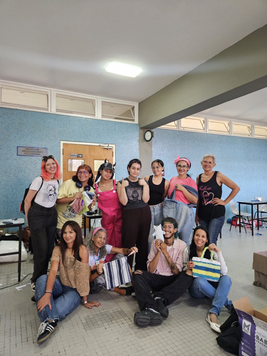 Jesskaarpaz's tweet photo. Presento a los nuevos peluchitos que estan saliendo del taller.🧸

Nuestra idea es que los niños puedan personalizarlos con materiales que les vamos a incluir con el peluchito.

Gracias al equipo de costura de @manosyretazos(ig).
Si quieres ayudarnos ¡Escríbeme al DM! https://t.co/FOrb5fjKC5