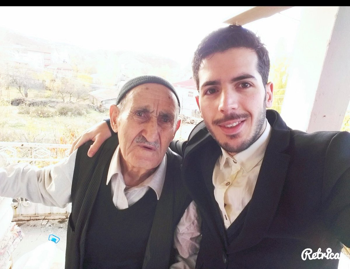 ahmtbckn's tweet photo. Gelgelelim
Beter , bize kısmetmiş 
Ölüm , böyle altı okka
koymaz adama
Susmak ve beklemek müthiş
Kaç yol, ağlamaklı olmuşum geceleri
Asıl , bizim aramızda güzeldir hasret
Ve asıl biz biliriz kederi .. https://t.co/VvvFgrHY83