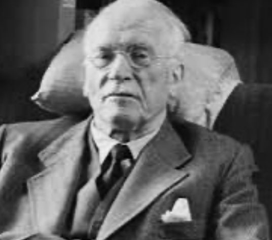 dommenrod's tweet photo. “A massa devora invariavelmente o indivíduo que não está firmemente enraizado em si mesmo”.

Carl Gustav Jung, psiquiatra, psicanalista e escritor. https://t.co/bkaMflW7YB