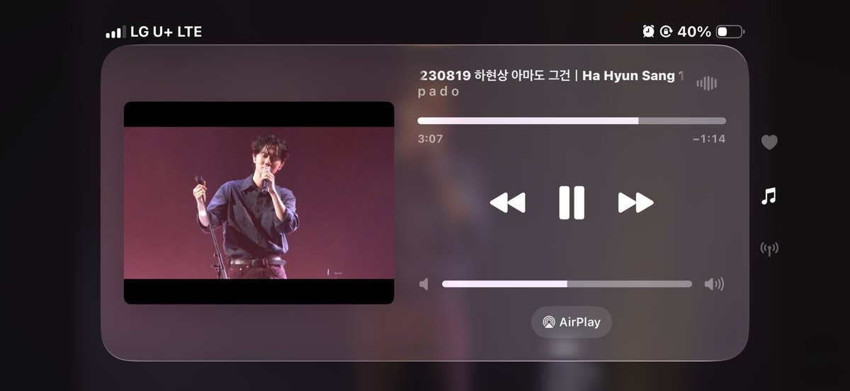BmKybv's tweet photo. 좋아하는 직캠 top3안에 드는 영상
툭 걸친 셔츠랑 바지와의 색조합도
잘하지 않은 헤어스타일도
뒷부분에 살짝 난 음이탈조차도 
조온습 완벽 https://t.co/L9SfLKMyva