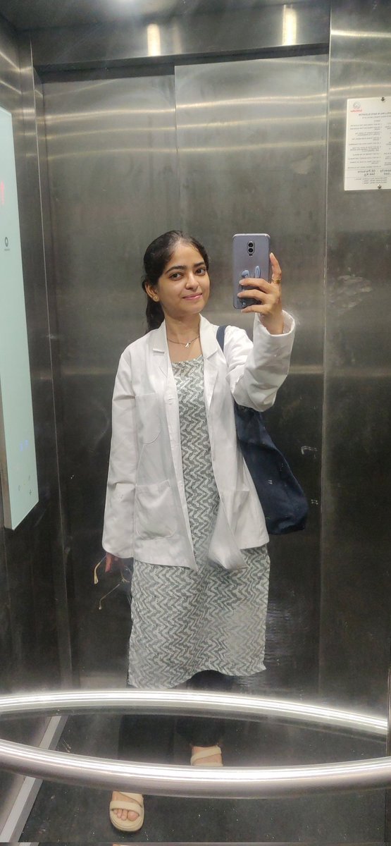 Aishwaryaapande's tweet photo. Sleep deprived me skipping breakfast but reaching duty on time 🙃 https://t.co/OuFVmUny5Y