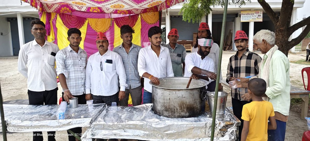 IshuYadav663438's tweet photo. PDA के जननायक समाजवादी पार्टी के राष्ट्रीय अध्यक्ष एवं पूर्व मुख्यमंत्री उत्तर प्रदेश श्री अखिलेश यादव जी के 53 वें जन्मदिन के अवसर पर लस्सी वितरण कार्यक्रम भवानी का पुरवा में पटना कुंडा प्रतापगढ़ उत्तर प्रदेश https://t.co/keGJPQYXqU