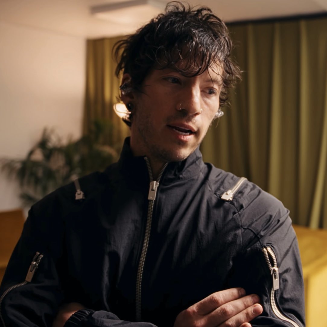 renavigating's tweet photo. josh looks so good here i love this jacket so much https://t.co/bw486CDUTX