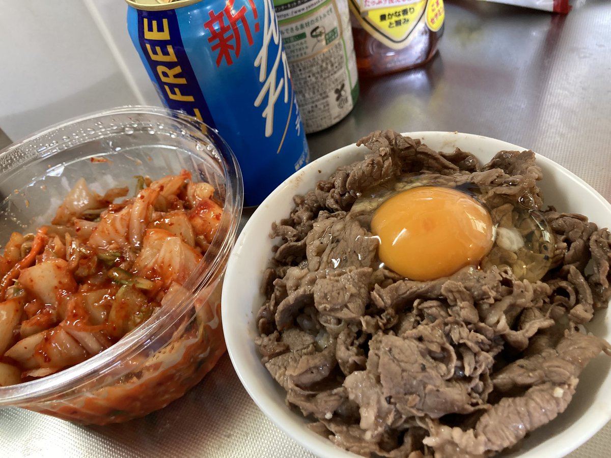 jesseed11's tweet photo. キムチ牛丼

スタンダードなタレ牛丼も美味いけど

塩コショウ牛丼もいいぞ

すき家とか吉野家もメニューに加えればいいのに、私は注文するよ(私はね https://t.co/e6WWhrRWvP