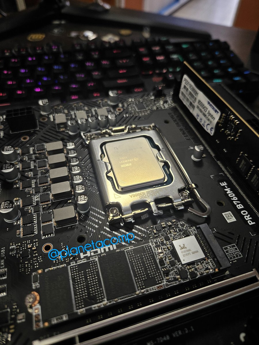 PlanetaComp's tweet photo. Системный блок на базе процессора Intel Core i5 14400 и видеокарты GeForce RTX 3050
Пока лето продолжается и сотрудники офисов в отпусках, системные администраторы продолжают улучшать рабочие места своих коллег.
Приятного использования 🤗
#pc #planetacomp #pcshop #pcservice https://t.co/kBIYyORpgW