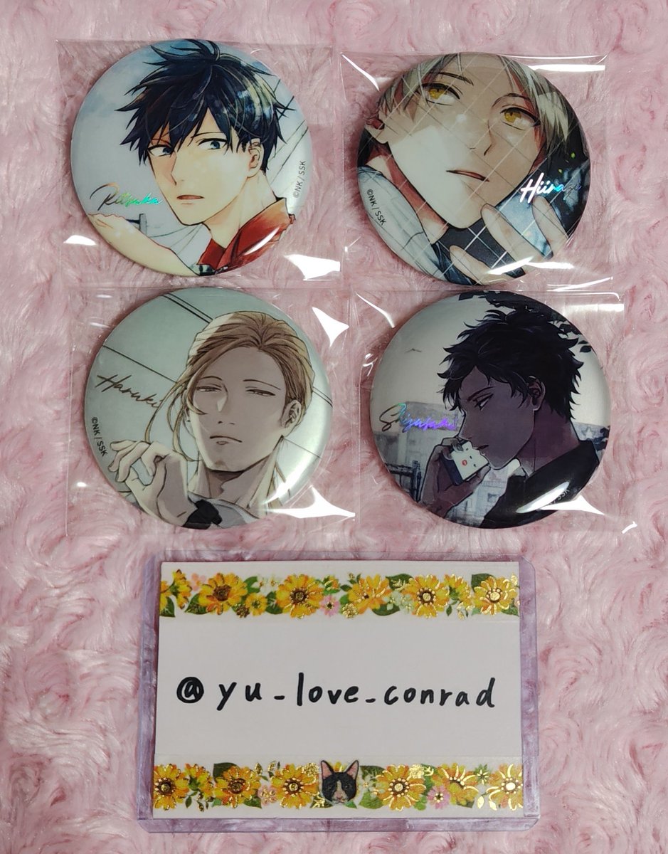 yu_love_conrad's tweet photo. ギヴン CODA:NextVerse 缶バッジ 譲渡 交換

譲】★立夏、☆柊、春樹、◯玄純

求】定価＋送料
異種チェキ 真冬、由紀(画像2〜3枚目)
※カラー＋モノクロセットか、カラーのみで、缶バッジ1⇔チェキ2希望

春樹、玄純のみ、同種由紀、または画像4枚目由紀＞原作絵 由紀グッズとの交換も可

→ https://t.co/BKHr0Rq7P4