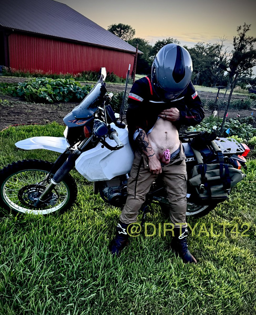 DirtyAlt42's tweet photo. First time being #locked
@GayChastity_RTs
#motofetish #gaychastity #caged #gearfetish #motogear #countryboy #bootsfetish #bushpig #dr650
@ThatStr8Gay photo creds https://t.co/QRq3vgpRqW