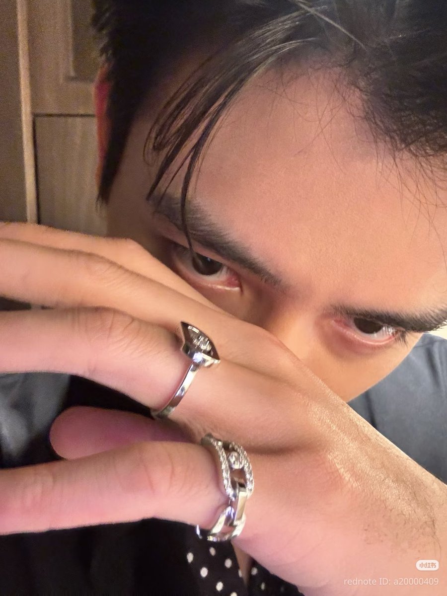 midnightjini's tweet photo. 비우야… 한국 헤메코팀 한 번만 만나보자 🙏
A  Korean styling team is urgently needed 😂

#ChenFeiyu #ArthurChen #진비우 https://t.co/M216cVS0oO