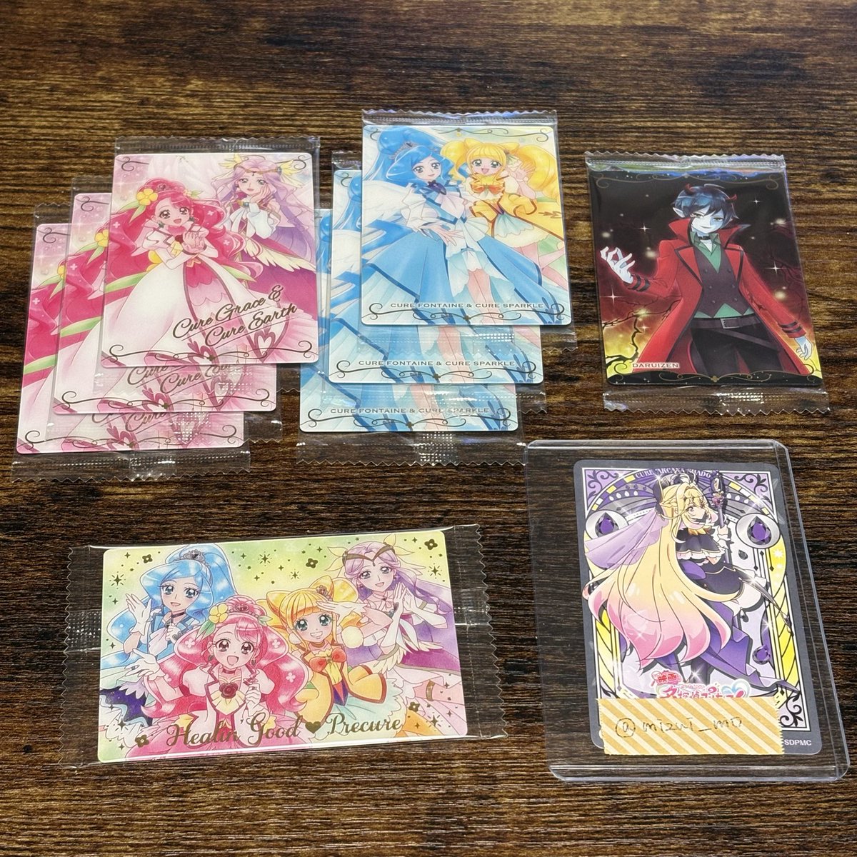 mizui_mo's tweet photo. 【交換】 プリキュア ウエハース 13

譲：1〜3枚目

求：4枚目HRアンサー、過去ウエハース　ピース、イース、異種アルカナシャドウ

HR，たんプリ以外→2枚〜150円(＋送料)でお譲り可
都内手渡しもしくはミニレターにて交換希望です。
お気軽にお声がけください！ https://t.co/l5pSb5TKdD