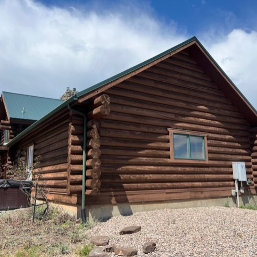 PERMACHINK's tweet photo. 🔥 Another beautiful Colorado restoration!
This week's #ContractorsCorner features Perez Painting in Fort Collins, CO.
✔️ Lifeline Ultra-2 Dark Natural
✔️ Energy Seal on the home & garage
Outstanding craftsmanship by Hugo and his team! 👏
#Ultra2 #EnergySeal #Craftsmanship https://t.co/my5x09KWgP