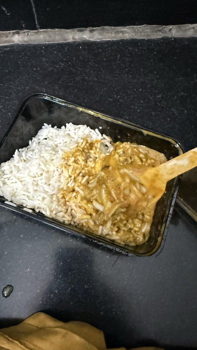 ad95667's tweet photo. 1/ Shocking and completely unacceptable experience with @SwiggyCares @Swiggy
I ordered a Lasooni Methi Paneer Bowl but was delivered a chicken bowl instead. I am a pure vegetarian, and this is not just an incorrect order, it is a serious violation of my dietary beliefs and trust. https://t.co/Py9GUi1UIP