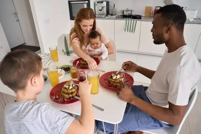 icsfblog's tweet photo. The Importance of Family Meals in the 4th Trimester https://t.co/STrazsda6G via @icsfblog #kids #pregnancy #postpartum #4thtrimester #newborn https://t.co/lQAk83x0Aw