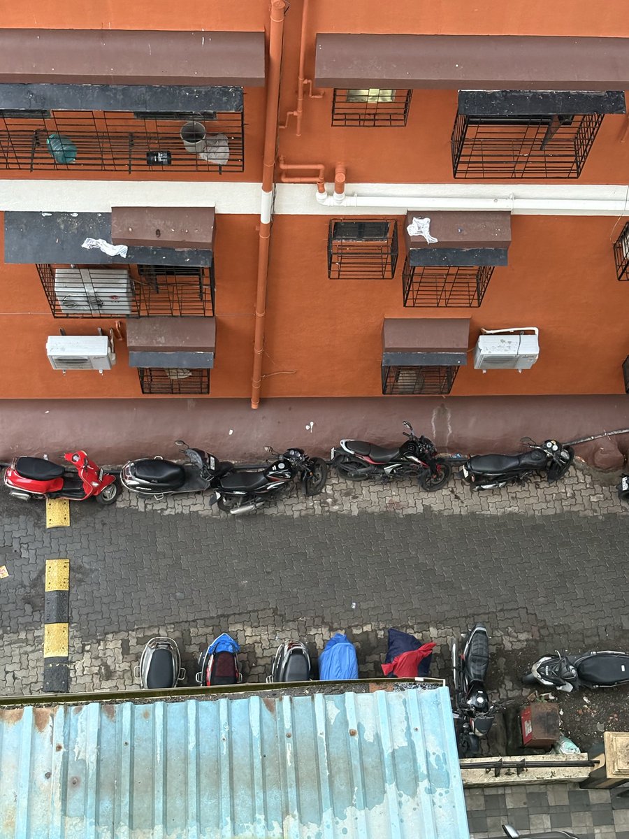 dunstangon's tweet photo. @MTPHereToHelp  can a no parking sign be erected here on Pali Village road Bandra west just outside scarlet house
We residents are unable to get our vehicles into our buildings https://t.co/WjwuD69YkZ