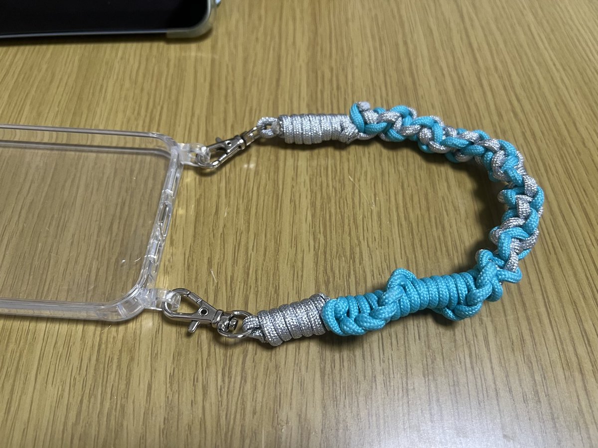 mashapoco's tweet photo. ドームライブに向けてストラップ📱
この続きは週末の楽しみにしよー！
目が疲れたー👀
そしてどこかで間違ってる…💦
まっいいか😂 https://t.co/IYEkSZrWw9