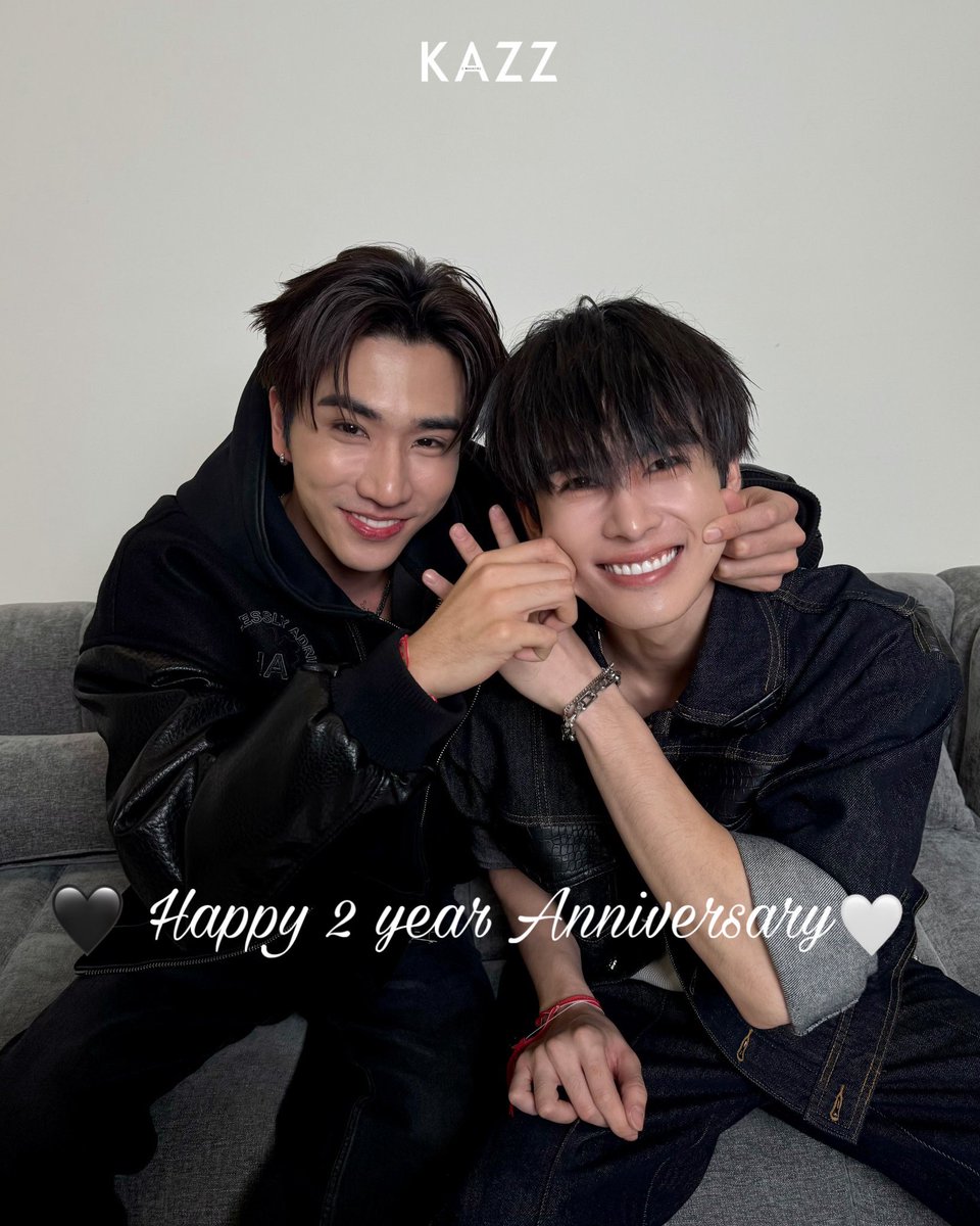 harups78's tweet photo. ˖˚✩⊹PerthSanta 2year Anniversary˖˚✩⊹
これからも2人がずっーと笑顔で幸せな毎日を過ごせたらいいな
私を含めlittledevilsはずっと2人を応援し続けるよ🖤🤍
#PSDDevils2Years2gether 
#PerthSanta https://t.co/yWMUDq6nLW
