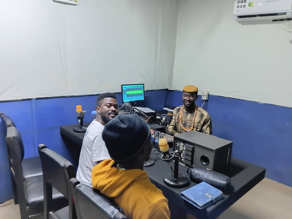 silnorf_'s tweet photo. Our Head of Communication met with the management of Modcar Radio and SLBC Bo to strengthen collaboration ahead of the Radio Soap Opera rollout. Together, we're using flagship morning programmes to amplify agriculture, nutrition &amp; WASH messages in Moyamba.📻🌱 #RABProject https://t.co/3TuT8Vb3Po