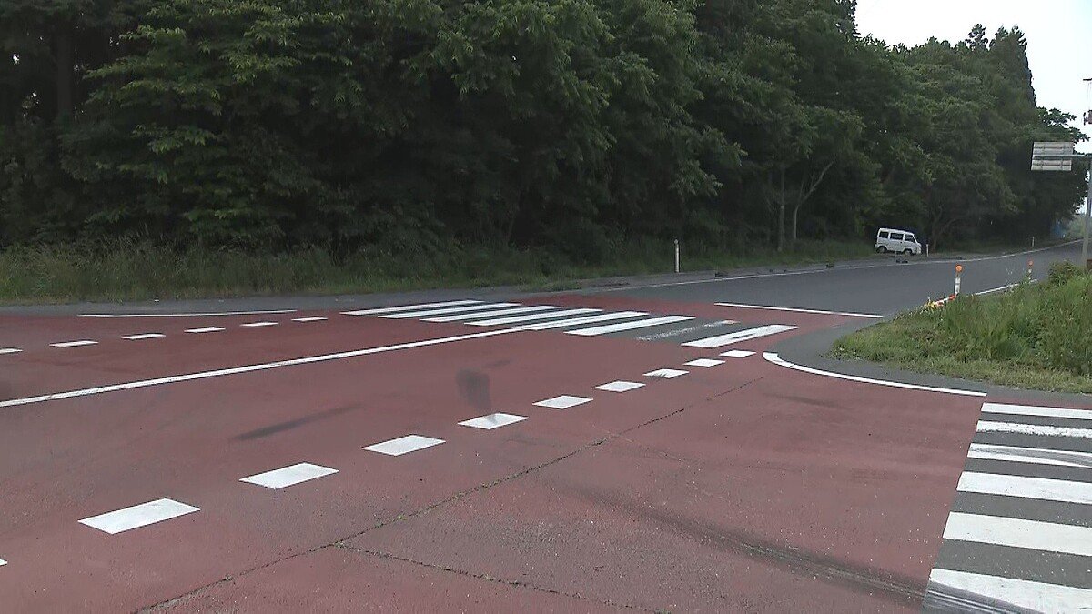 livedoornews's tweet photo. 【重体】0歳の赤ちゃんが意識不明、トラックと乗用車が出合い頭に衝突 青森
https://t.co/jgVidzbJ1P

8日、三沢市三沢の交差点で、トラックと乗用車が衝突した。この事故で乗用車に乗っていた0歳が頭を強く打ち、意識不明の重体に。運転手の母親と2歳の兄は軽傷で、トラック運転手にけがはなかった。 https://t.co/X6Q7hUIYjF