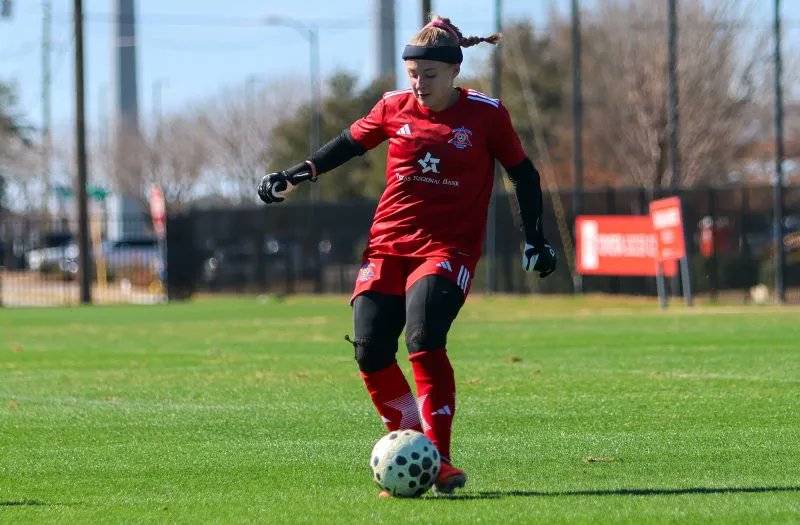 PrepSoccerTX's tweet photo. Five Texas Goalkeepers to See at ECNL Girls Finals 

@Gabbyfav_ @LolaIrisgk  @StngRoyal06ECNL  @Solar10ECNL  @ILTexasSchools  @StingBlkECNL09 @TompkinsHS  @ahfcsoccer  @LHGirlsSoccer  @FCDGirlsECNL  

Click to view the article! 
https://t.co/jxfCb5ekVO https://t.co/Z6YJ4wYwcH