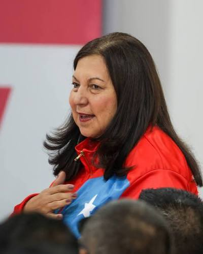 Fantasma_956's tweet photo. Nepotismo Político del Chavismo.

Román Maniglia Superintendente del SENIAT, es el hijo de Orlando Maniglia (el almirante y exministro de Defensa) y hijastro de Carmen Meléndez (Carmen Menéndez de Maniglia)., todo queda en casa. https://t.co/A3pasBaeiN