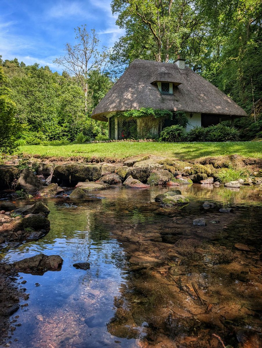pocketireland's tweet photo. A Storybook Brought To Life
https://t.co/PeWqwzmYB1
#photography #EastCoastKin #TeamPixel #IrishLandscapes #NaturePhotography #CottageCore #ThatchCottage #WoodlandWalks #Kilkenny #FairytaleAesthetic https://t.co/huSodbl5Md
