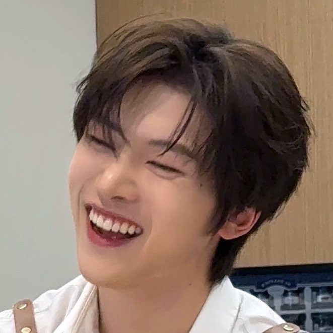 rose_thew's tweet photo. 이게맞지 https://t.co/wrk0bULBNU