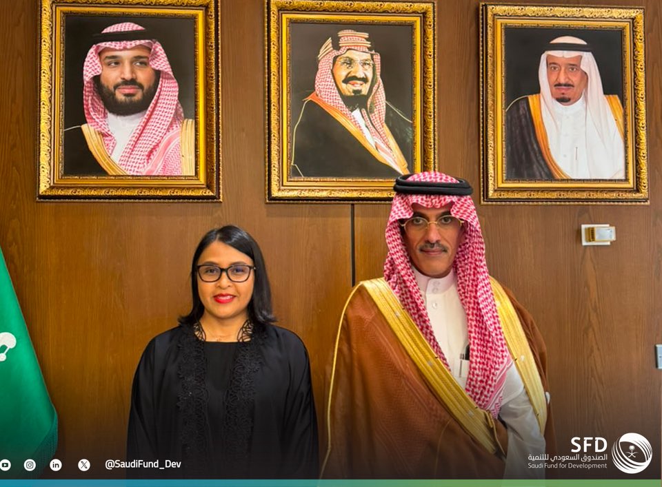 SaudiFund_Dev's tweet photo. #Riyadh | On behalf of #SFD CEO, Mr. Sultan Al-Marshad, Deputy CEO Eng. Faisal Al-Kahtani received today at the Fund’s headquarters CEO of the Global Center on Adaptation @GCAdaptation, H.E. Rindra Hasimbelo Rabarinirinarison. During their meeting, the Fund’s development activities worldwide were highlighted, and development topics of mutual interest were discussed.
#ProsperTogether