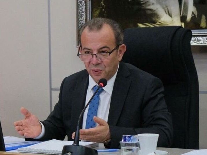 radarhaberr's tweet photo. Bolu Belediyesi davasının üçüncü duruşmasında, kurban bağışı yapan “mağdur” sıfatındaki kişiler dinlendi.

Duruşmaya katılan 21 mağdurun tamamı, Bolu Belediye Başkanı Tanju Özcan ve diğer sanıklardan şikâyetçi olmadıklarını beyan etti. https://t.co/BqmJHM7W3q