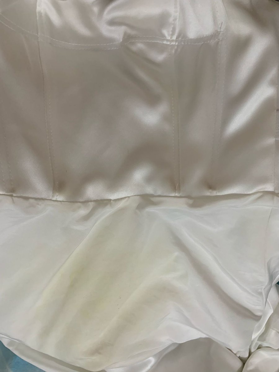 2015gdyy's tweet photo. 前两个月还在参加婚礼的主婚纱，这个月就被射穿了，雪白的缎面，三层顺滑的下摆，没想到仅仅穿上在里面射了两次，j液就渗透三层裙摆，外面都有痕迹了，最后干脆穿上试试接尿效果，三层的裙摆居然一秒就透了。 https://t.co/OcmkpL3R1q