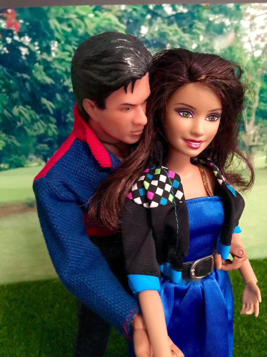 breakfreeofbox's tweet photo. Dearest Shahrukh @iamsrk, thanks for working so hard and so consistently to be there--whenever we need you--with such a variety of films, including fun, feel-fests like #34YearsofChamatkar! Hope u r still able to see my #SRK doll tributes--can't wait for #King! With❤️ from L.A.! https://t.co/hQrkpPGsJK