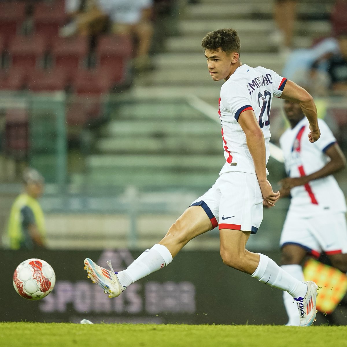 PSG_inside's tweet photo. Gabriel Moscardo prêté au RCD Espanyol. ✍️

👉 Arrivé au Paris Saint-Germain au mois de janvier 2024, le milieu de terrain brésilien rejoint le RCD Espanyol de Barcelone, en première division espagnole, dans le cadre d’un prêt d’une saison sans option d’achat.

🗞️ https://t.co/ZG8ktLuFxI