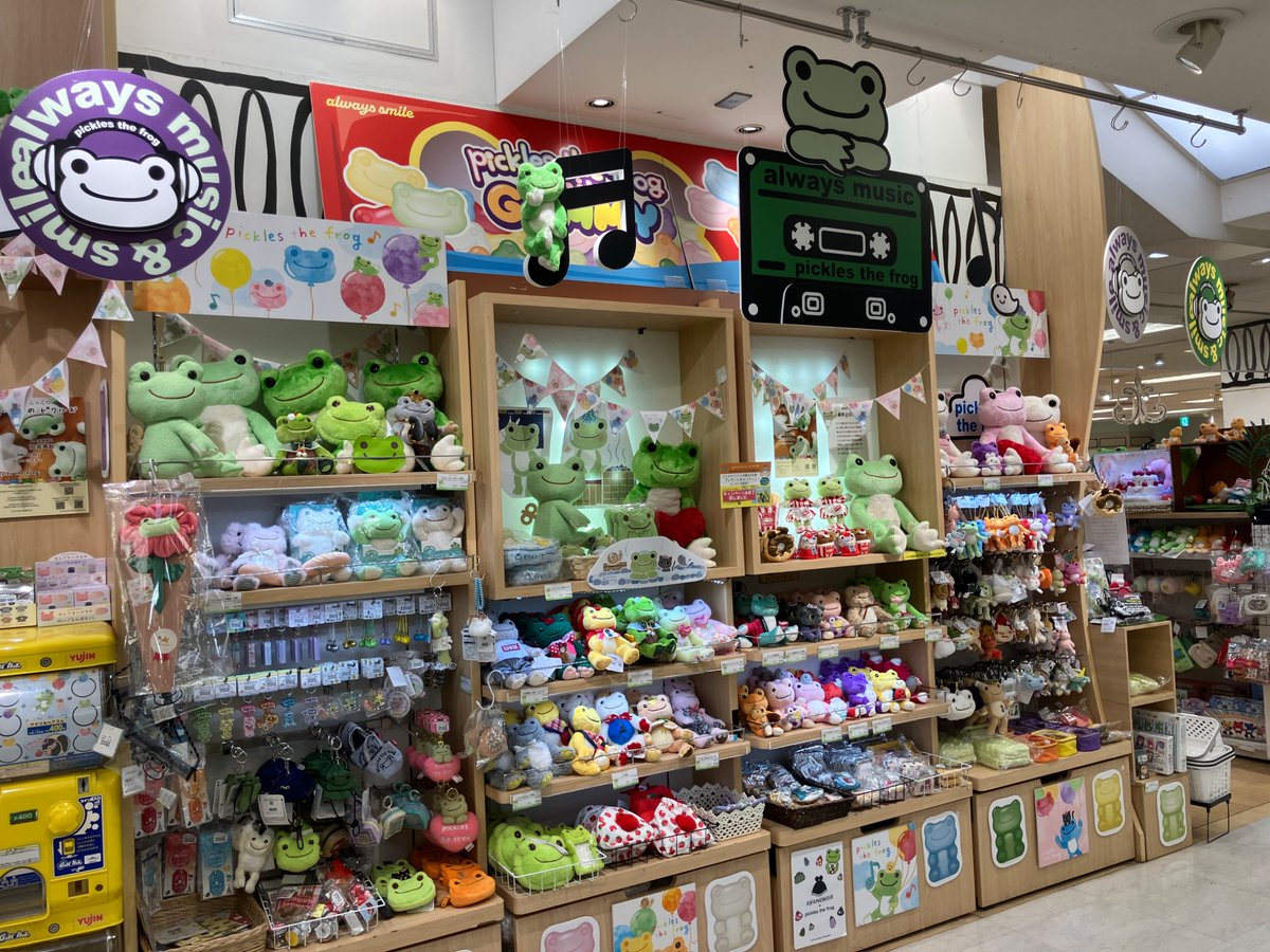 iriaria22's tweet photo. 閉店する前に #マルシェドピクルスそごう横浜 に行って来ました〜

ピクルスが気になり出すキッカケのお店だったから淋しい😿
猫好きなので最初はピエールに惹かれたけど、
気がついたらピクルスの魅力にどっぷりw

初めて買ったビーンドールを連れて行きました🌸
今度は上大岡に会いに行きます‼️ https://t.co/L5tpzIDVTP