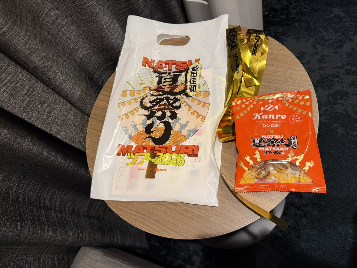 sugi5107's tweet photo. 控えめに言って最高のライブ！
8列目の神席で盛り上がりました
金テープもゲット👍
桑田さんめっちゃカッコイイ！！
70歳とは思えないパフォーマンスでした
#夏祭りツアー2026 
#桑田佳祐 https://t.co/zc3U4PYm4B