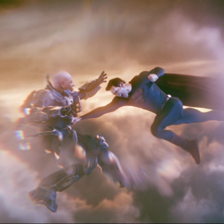 BigBlueFarmboy's tweet photo. Gotta love how Superman &amp; Lois had Clark physically fight Lex with and without superpowers and Luthor's bald ass got handed to him in both scenarios lmao https://t.co/bqPbRx93uE