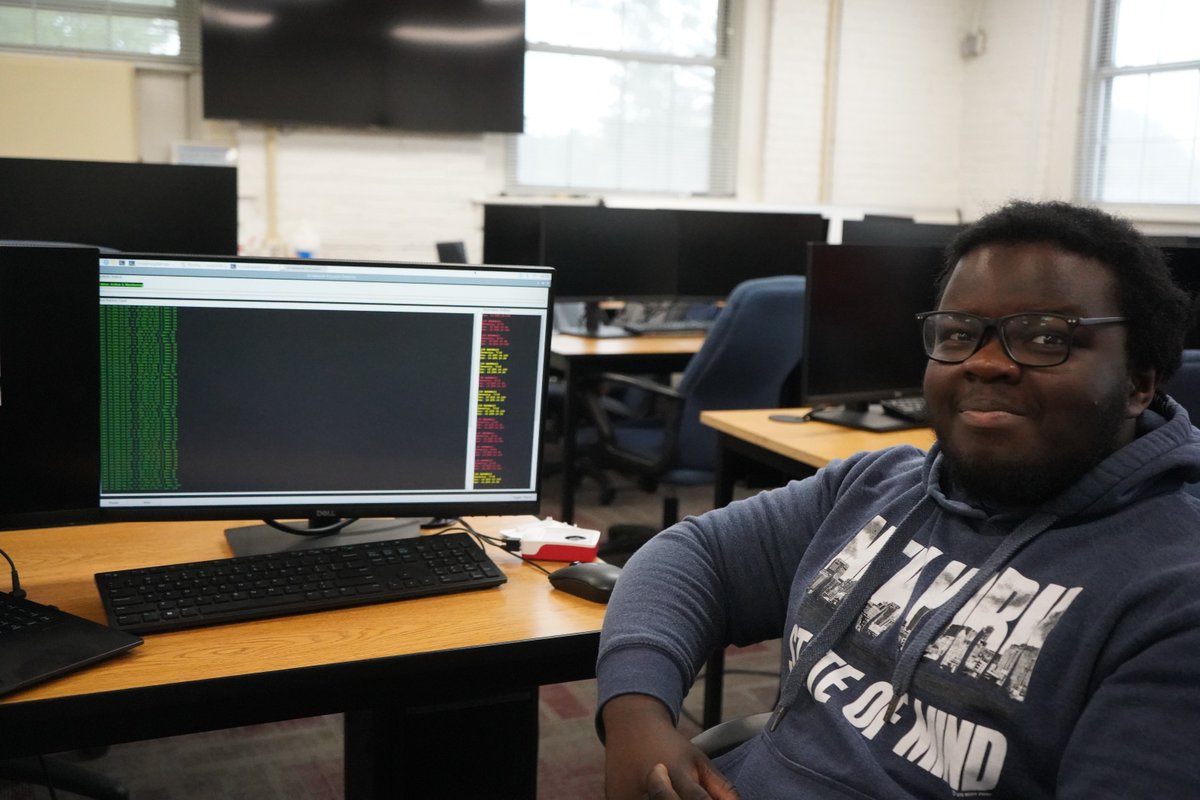 ThaddeusStevens's tweet photo. Our Computer & Network Systems Administration second-year students recently showcased their capstone projects, investing at least 100 hours to bring their ideas to life. The capstones gave students the opportunity to put their #TSCT learning into practice. https://t.co/CWJpbnak6P